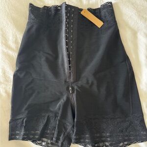 AirSlim® Tummy Compression Butt-Lifting Shorts